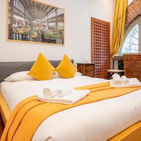 -centro-piazza Castello- Luxury For 4 With Wi-fi Apartmán