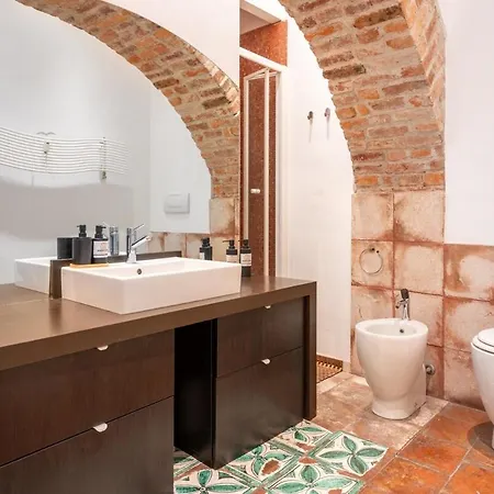 -centro-piazza Castello- Luxury For 4 With Wi-fi *