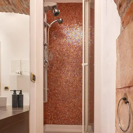 شقة -centro-piazza Castello- Luxury For 4 With Wi-fi
