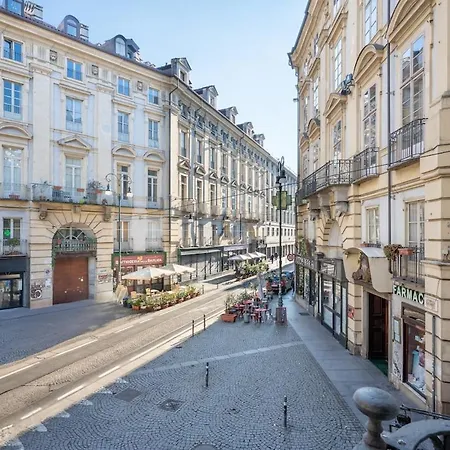 -centro-piazza Castello- Luxury For 4 With Wi-fi شقة
