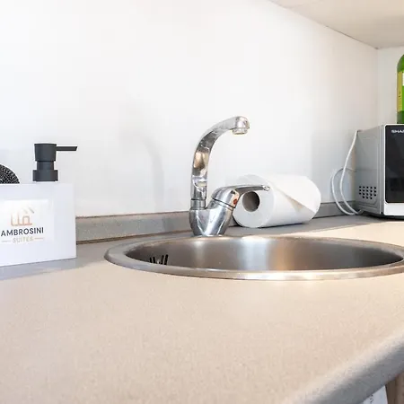 Apartmán -centro-piazza Castello- Luxury For 4 With Wi-fi *